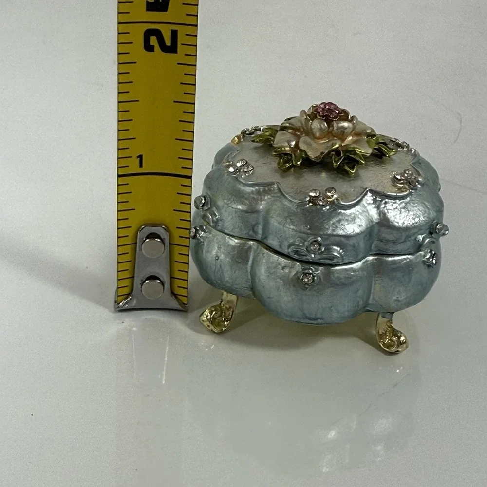 Ornate‎ Victorian Blue Pearl Flower Jewelry Trinket Box Hinged Magnet Closure